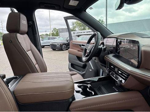 New 2026 Chevrolet Tahoe High Country AWD/4WD image 32