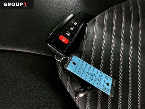 Used 2021 Toyota Camry SE w/ Cold Weather Package image 14