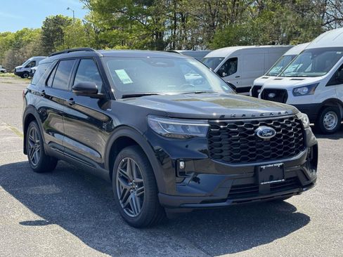 New 2026 Ford Explorer ST-Line w/ ST-Line Street Pack AWD/4WD image 2