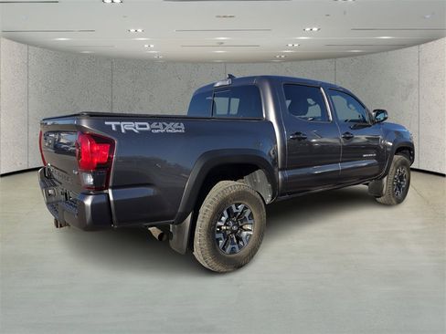 Used 2019 Toyota Tacoma Limited image 3