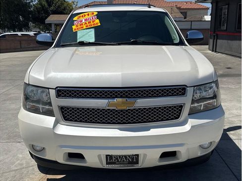 Used 2013 Chevrolet Suburban LTZ RWD image 2