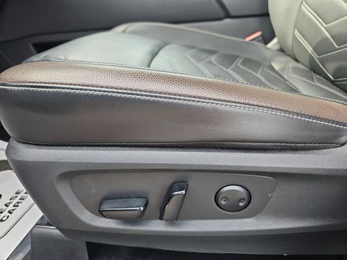 Used 2024 Nissan Pathfinder Platinum w/ Cargo Package image 31