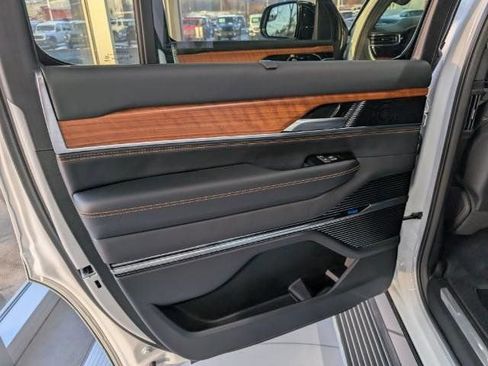 New 2025 Jeep Grand Wagoneer Series III w/ HD Trailer Tow Package AWD/4WD image 10