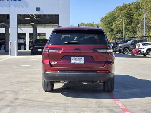 New 2025 Jeep Grand Cherokee L Altitude image 7