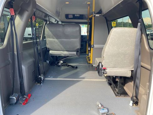 Used 2014 Ford E-350 and Econoline 350 Extended Super Duty w/ Power Group RWD image 32