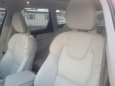 Used 2018 Volvo XC60 T5 Inscription image 12