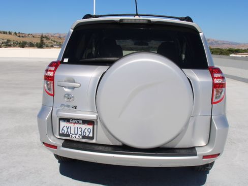 Used 2012 Toyota RAV4 FWD w/ Value Pkg image 4