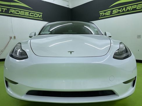 Used 2022 Tesla Model Y Long Range image 3