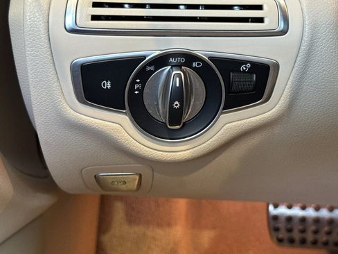Used 2020 Mercedes-Benz C 300 Cabriolet image 36
