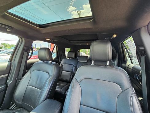 Used 2018 Ford Explorer XLT w/ Equipment Group 202A AWD/4WD image 22