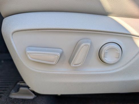 Used 2024 Toyota Highlander XLE image 16