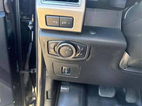 Used 2017 Ford F150 Platinum w/ Equipment Group 701A Luxury image 16