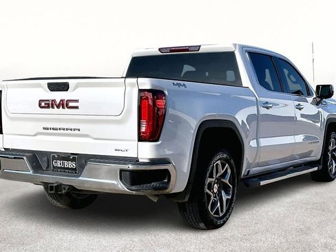 Used 2023 GMC Sierra 1500 SLT image 2