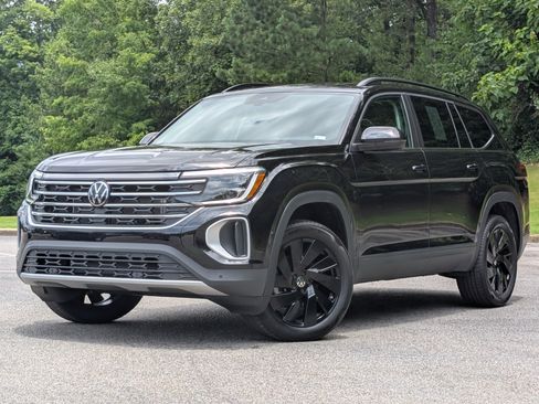 Used 2026 Volkswagen Atlas SE w/ Panoramic Sunroof Package FWD image 4