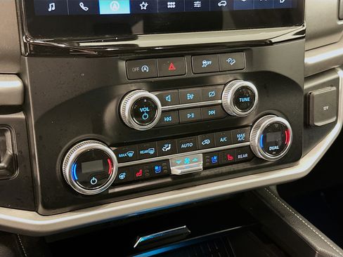 Used 2024 Ford Expedition Max XLT image 24