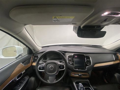 Used 2016 Volvo XC90 T8 Inscription AWD/4WD image 32