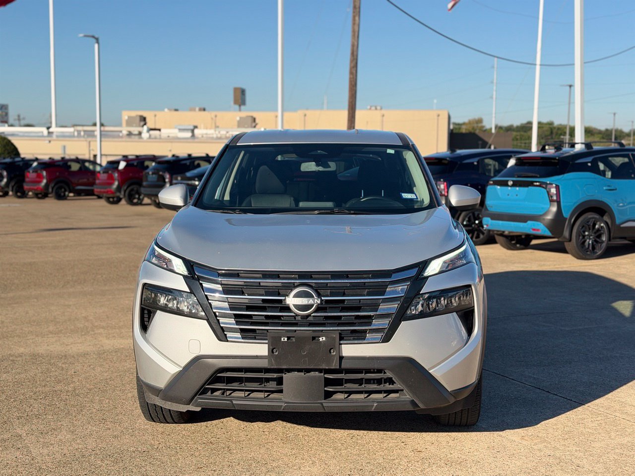 Certified 2025 Nissan Rogue SV FWD image 3