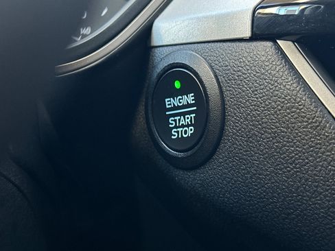 Certified 2022 Ford Escape SE w/ SE Sport Appearance Package image 21