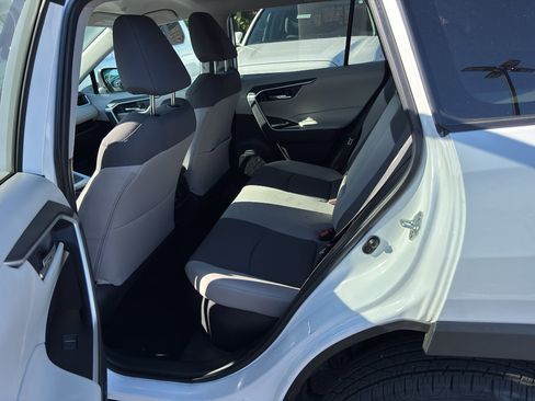 Used 2024 Toyota RAV4 XLE AWD/4WD image 7