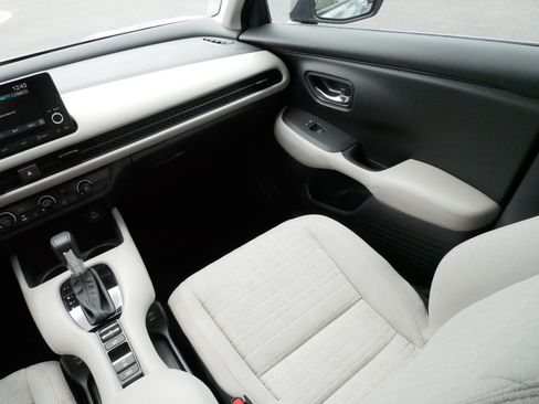 Used 2024 Honda HR-V LX image 11