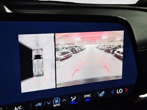 Used 2024 Chevrolet Traverse Z71 AWD/4WD image 13
