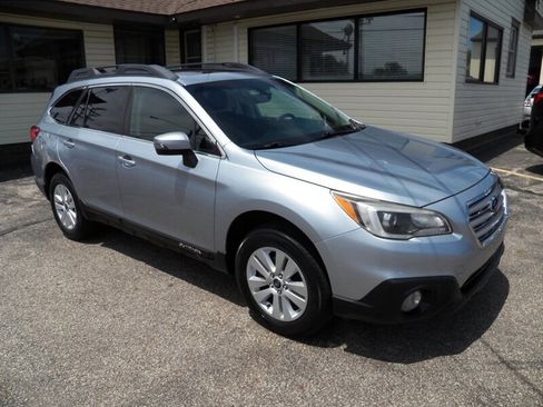 Used 2017 Subaru Outback 2.5i Premium AWD/4WD image 1
