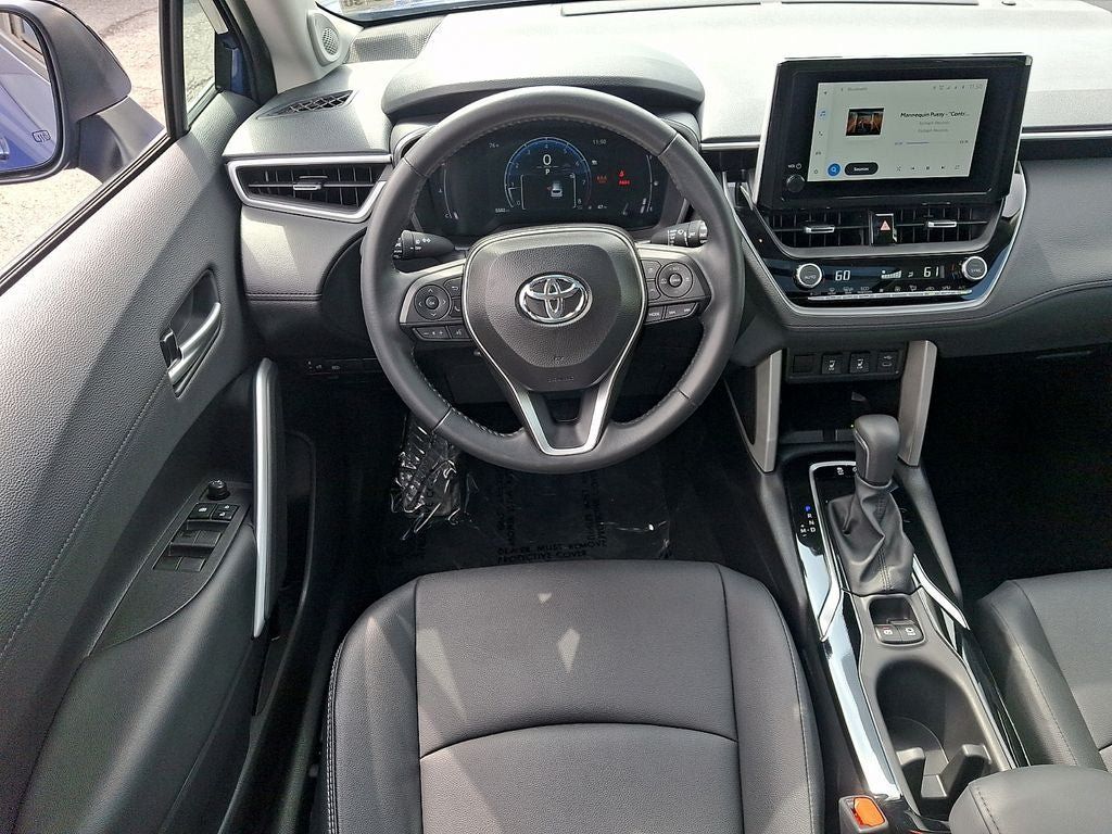 Used 2025 Toyota Corolla Cross XLE w/ Convenience Package AWD/4WD image 11