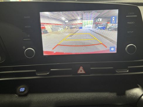 Used 2023 Hyundai Elantra SEL FWD image 11