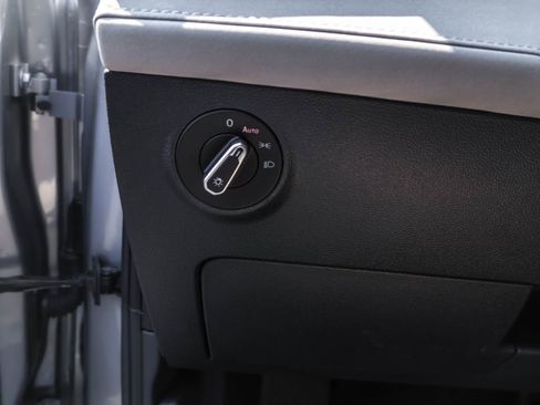 New 2025 Volkswagen Taos SE image 23