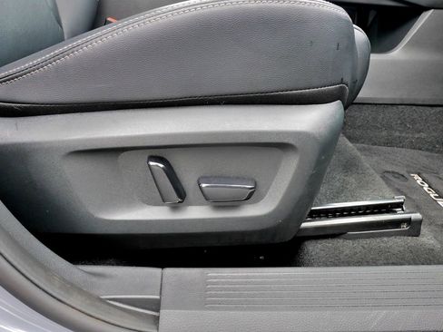 Used 2023 Nissan Rogue SL AWD/4WD image 13