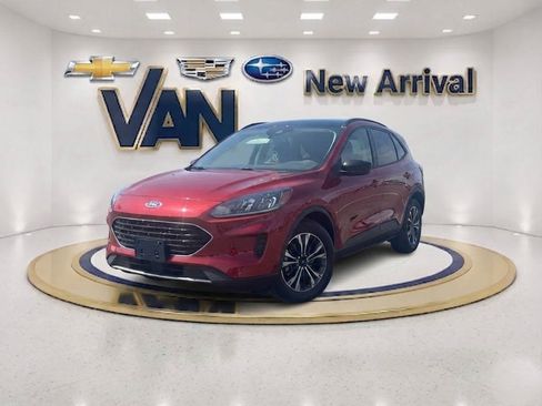 Used 2022 Ford Escape SE w/ SE Sport Appearance Package FWD image 1