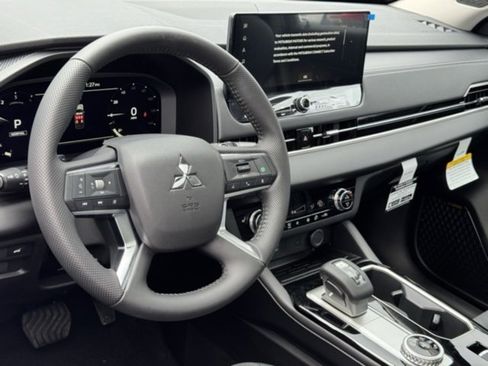 New 2025 Mitsubishi Outlander SEL image 16