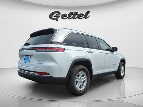 Used 2025 Jeep Grand Cherokee Laredo w/ Trailer Tow Package RWD image 5