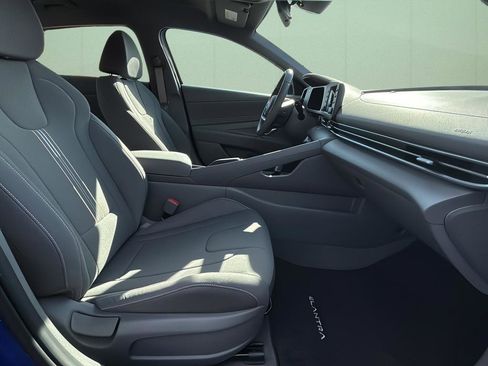 Certified 2025 Hyundai Elantra Sport image 47