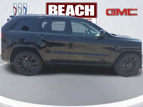 Used 2020 Jeep Grand Cherokee Altitude RWD image 3