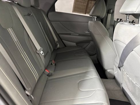 Used 2025 Hyundai Elantra SEL FWD image 28