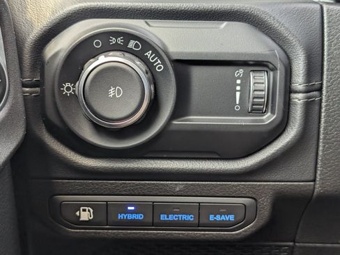 Used 2024 Jeep Wrangler Unlimited Sahara AWD/4WD image 24