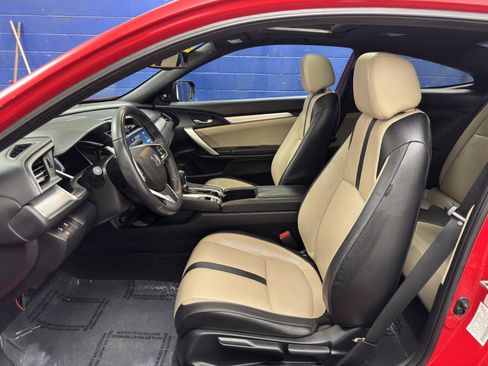 Used 2018 Honda Civic Touring image 16