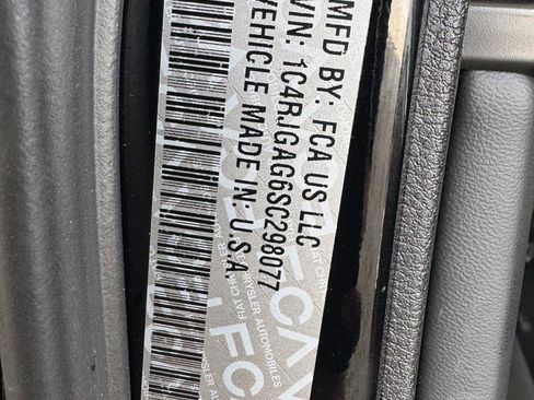 Used 2025 Jeep Grand Cherokee Laredo X w/ Luxury Tech Group I RWD image 49
