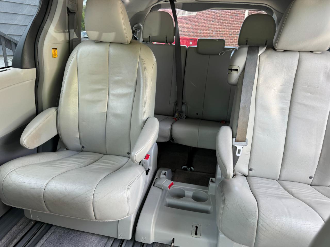 Used 2013 Toyota Sienna XLE w/ Entertainment Pkg FWD image 40