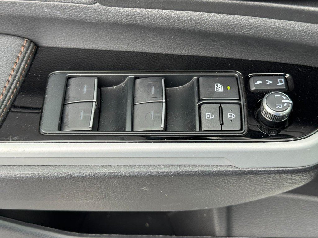 Used 2026 Toyota Sienna Limited FWD image 23