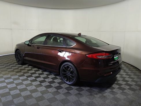 Used 2019 Ford Fusion SE FWD image 3