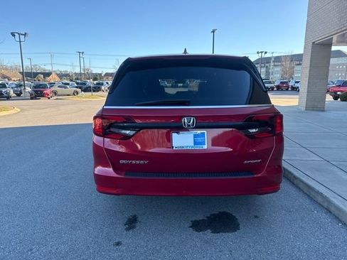 Certified 2023 Honda Odyssey Sport image 3