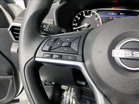 Used 2025 Nissan Altima 2.5 SV FWD image 18