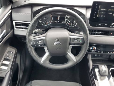 Used 2025 Mitsubishi Outlander SE AWD/4WD image 27
