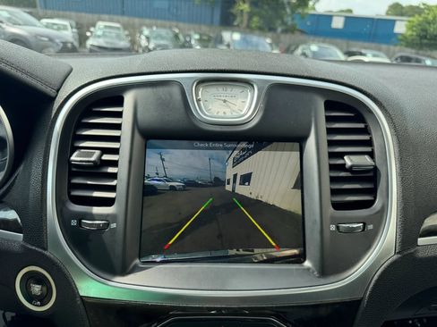 Used 2017 Chrysler 300 C RWD image 20