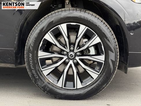 Used 2025 Volvo XC60 B5 Plus image 17