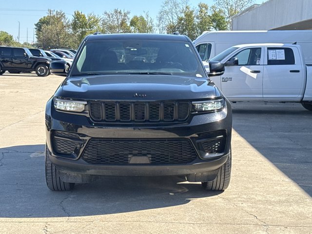 Used 2023 Jeep Grand Cherokee Altitude AWD/4WD image 10