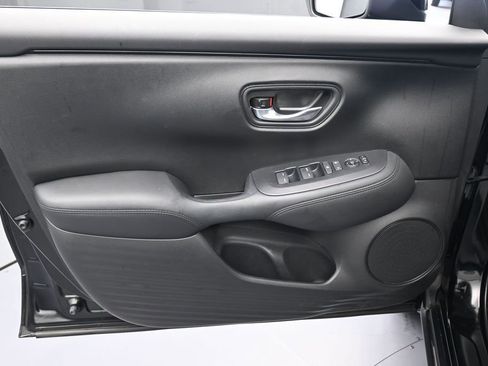 Used 2025 Honda HR-V LX image 12