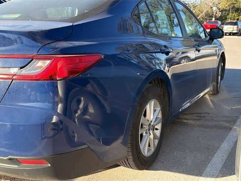 Used 2025 Toyota Camry LE image 4